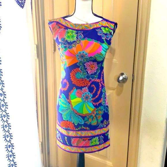 Trina Turk Dresses & Skirts - Beautiful! Trina Turk shift dress ☀️☀️ size 0